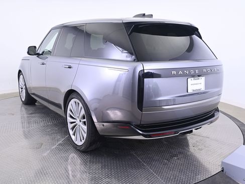 Used 2024 Land Rover Range Rover SE AWD/4WD image 3