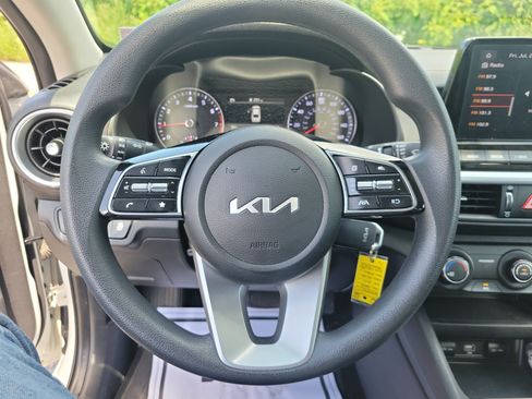 Used 2023 Kia Forte LXS w/ LXS Technology Package FWD image 21