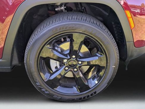 New 2025 Jeep Grand Cherokee Altitude image 9