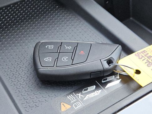 New 2025 GMC Acadia Elevation image 24