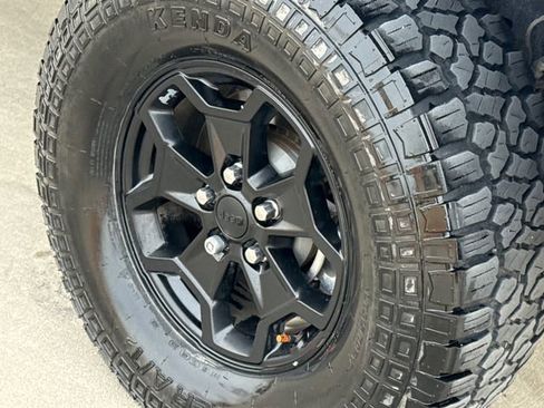 Certified 2021 Jeep Gladiator Willys image 13