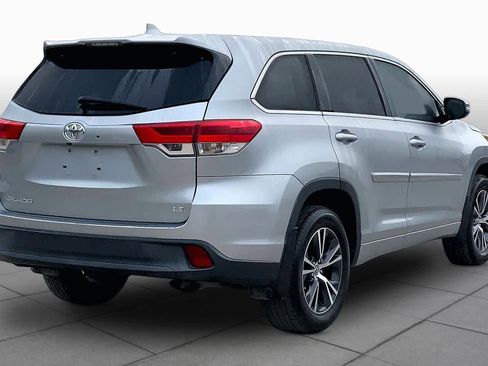 Used 2017 Toyota Highlander Plus FWD image 13