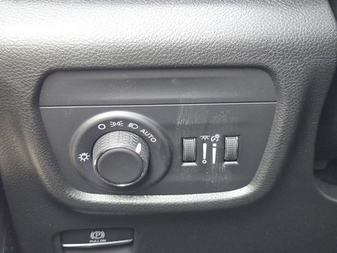 New 2025 Jeep Grand Cherokee L Altitude image 12