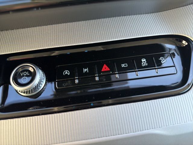 Certified 2025 Ford Expedition Active AWD/4WD image 23