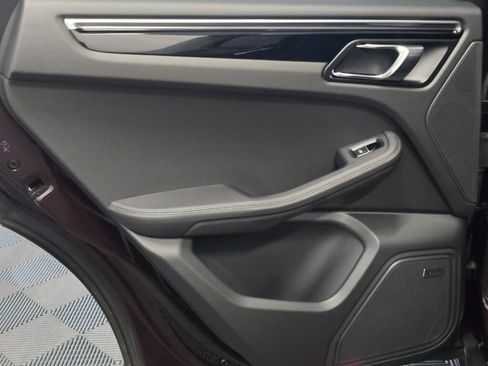 Certified 2025 Porsche Macan AWD/4WD image 21