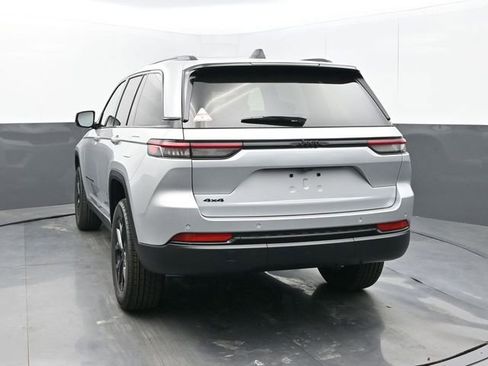 New 2025 Jeep Grand Cherokee Laredo image 4
