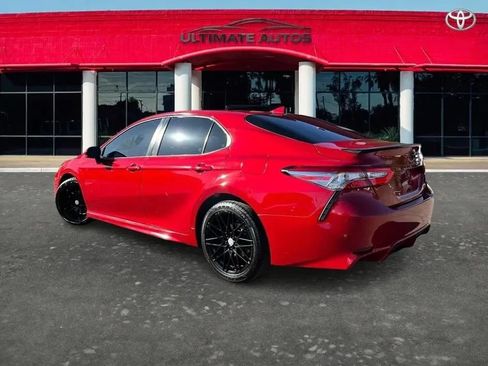 Used 2019 Toyota Camry SE w/ Carpet Mat Package FWD image 4