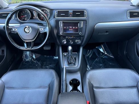 Used 2018 Volkswagen Jetta SE FWD image 3
