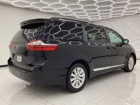 Used 2015 Toyota Sienna LE AWD/4WD image 11