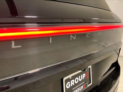 Used 2025 Lincoln Navigator Reserve image 29