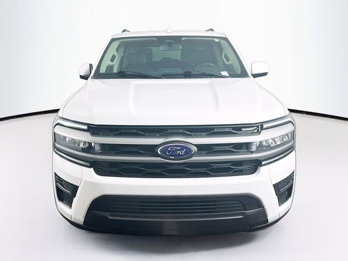 Used 2023 Ford Expedition XLT image 2
