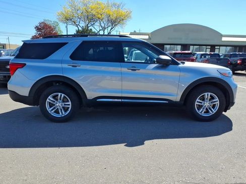 Certified 2023 Ford Explorer XLT w/ Equipment Group 202A AWD/4WD image 6