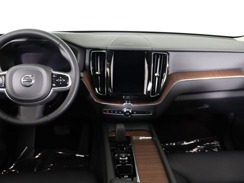 Used 2024 Volvo XC60 B5 Plus image 40