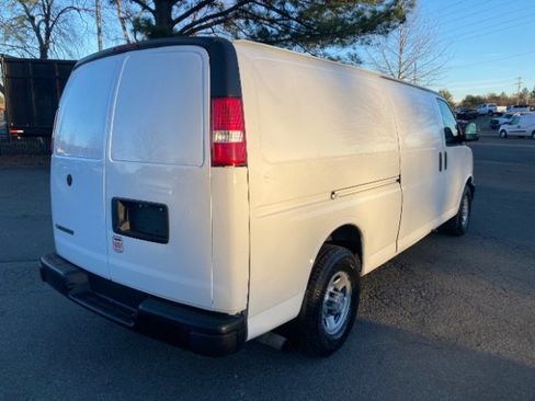 Used 2017 Chevrolet Express 3500 LS image 3