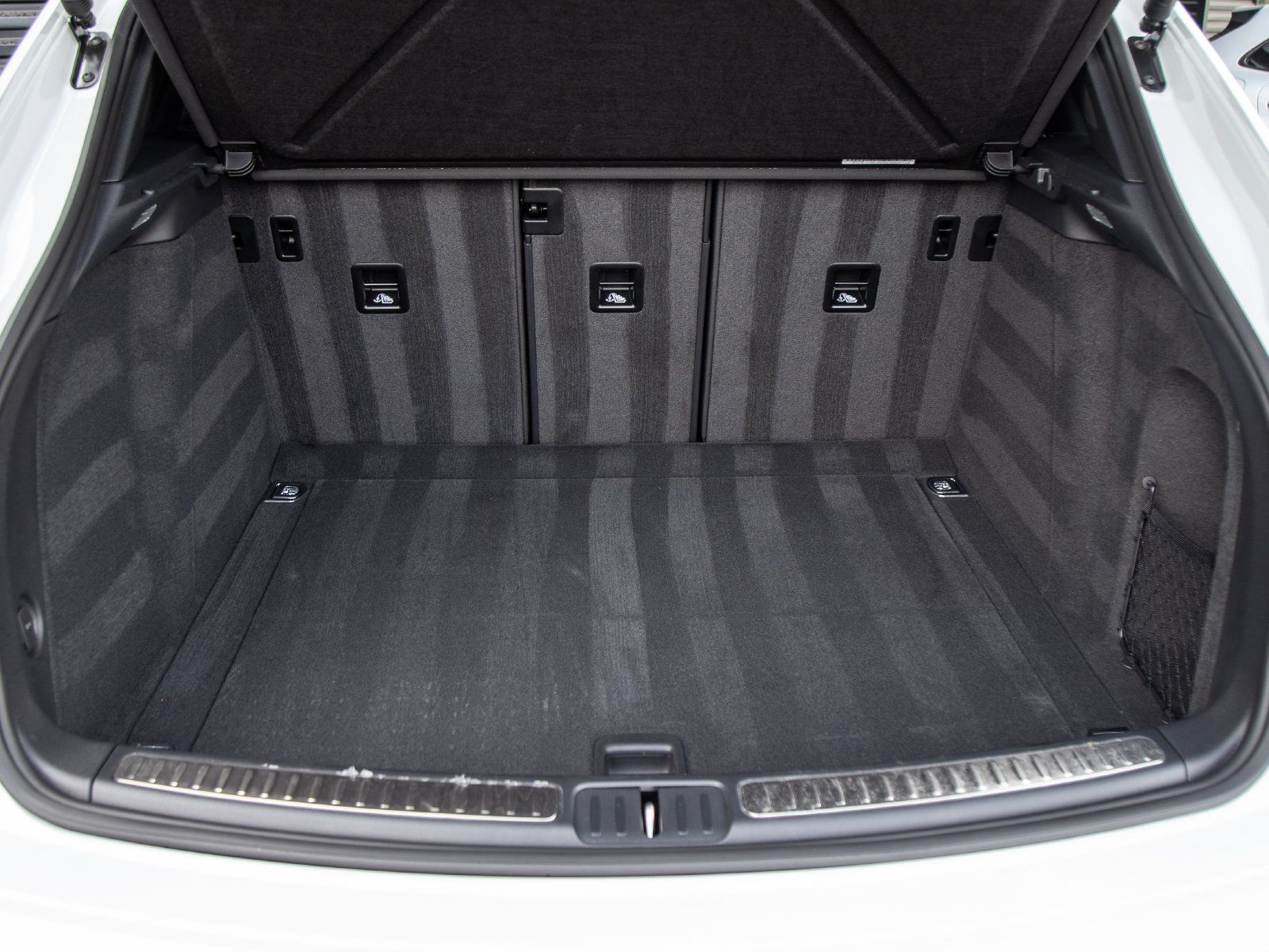 Certified 2026 Porsche Macan AWD/4WD image 24