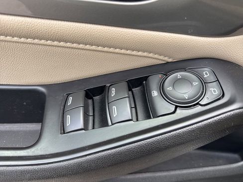 Used 2023 Chevrolet Traverse LT FWD image 12
