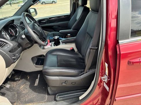 Used 2016 Dodge Grand Caravan SXT FWD image 7