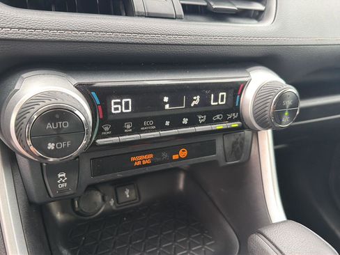Used 2021 Toyota RAV4 XLE AWD/4WD image 25