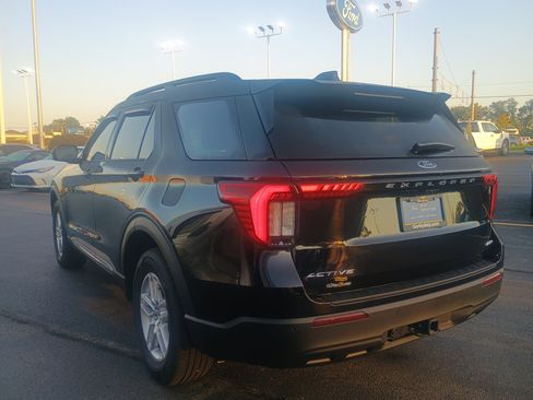 Certified 2025 Ford Explorer Active image 6
