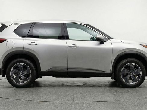 Used 2025 Nissan Rogue SV image 11