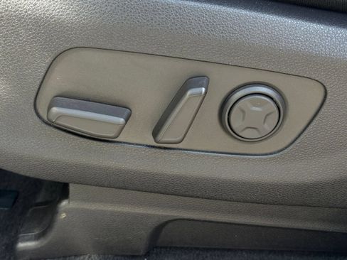 Used 2026 Kia Carnival FWD image 23