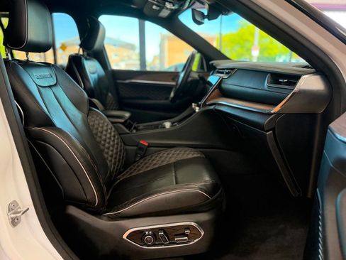 Used 2022 Jeep Grand Cherokee Summit w/ Luxury Tech Group V AWD/4WD image 24