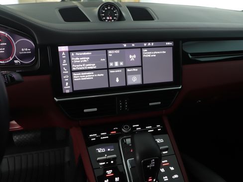 Used 2021 Porsche Cayenne Coupe AWD/4WD image 9