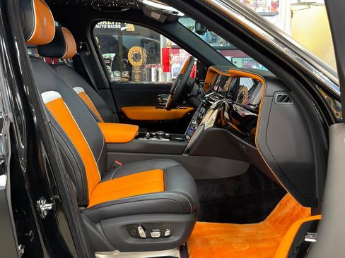 Used 2025 Rolls-Royce Cullinan image 19