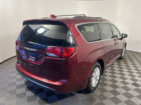 Certified 2017 Chrysler Pacifica Touring-L image 6