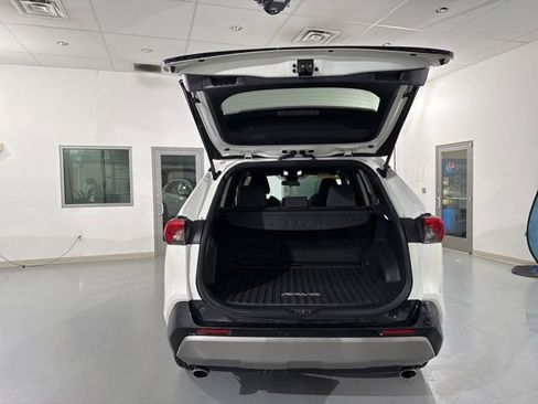 Used 2022 Toyota RAV4 SE AWD/4WD image 11