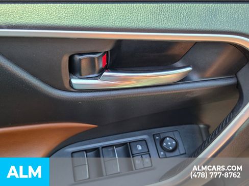 Used 2022 Toyota RAV4 XLE w/ Convenience Package FWD image 17