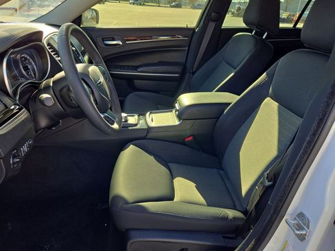 Used 2023 Chrysler 300 Touring w/ Sport Appearance Package image 16