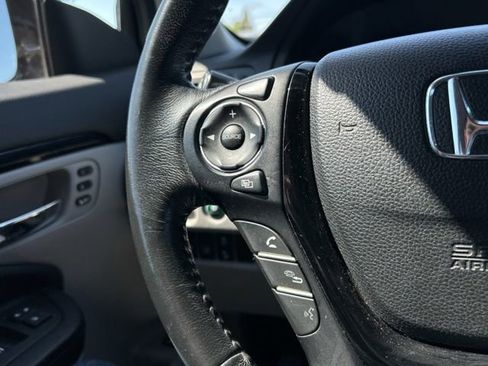 Used 2017 Honda Pilot Touring image 39