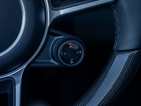 Certified 2024 Porsche 718 Boxster image 9