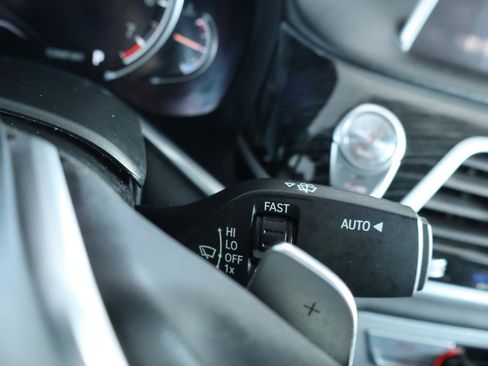 Used 2017 BMW 740i image 25