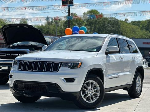 Used 2020 Jeep Grand Cherokee Laredo RWD image 3