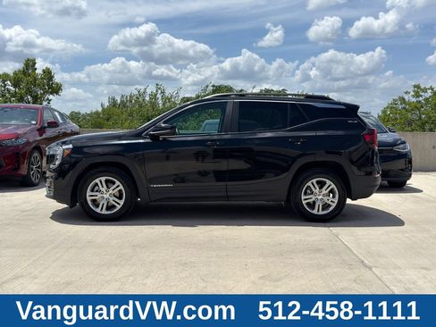 Used 2024 GMC Terrain SLE w/ Driver Convenience Package FWD image 6