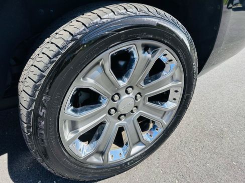Used 2015 GMC Yukon Denali w/ Premium Package AWD/4WD image 9