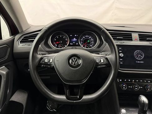 Used 2020 Volkswagen Tiguan SE w/ Panoramic Sunroof Package AWD/4WD image 11