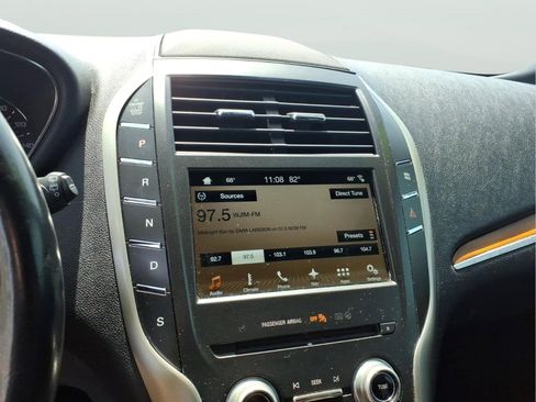 Used 2017 Lincoln MKC Select w/ Select Plus Package AWD/4WD image 18