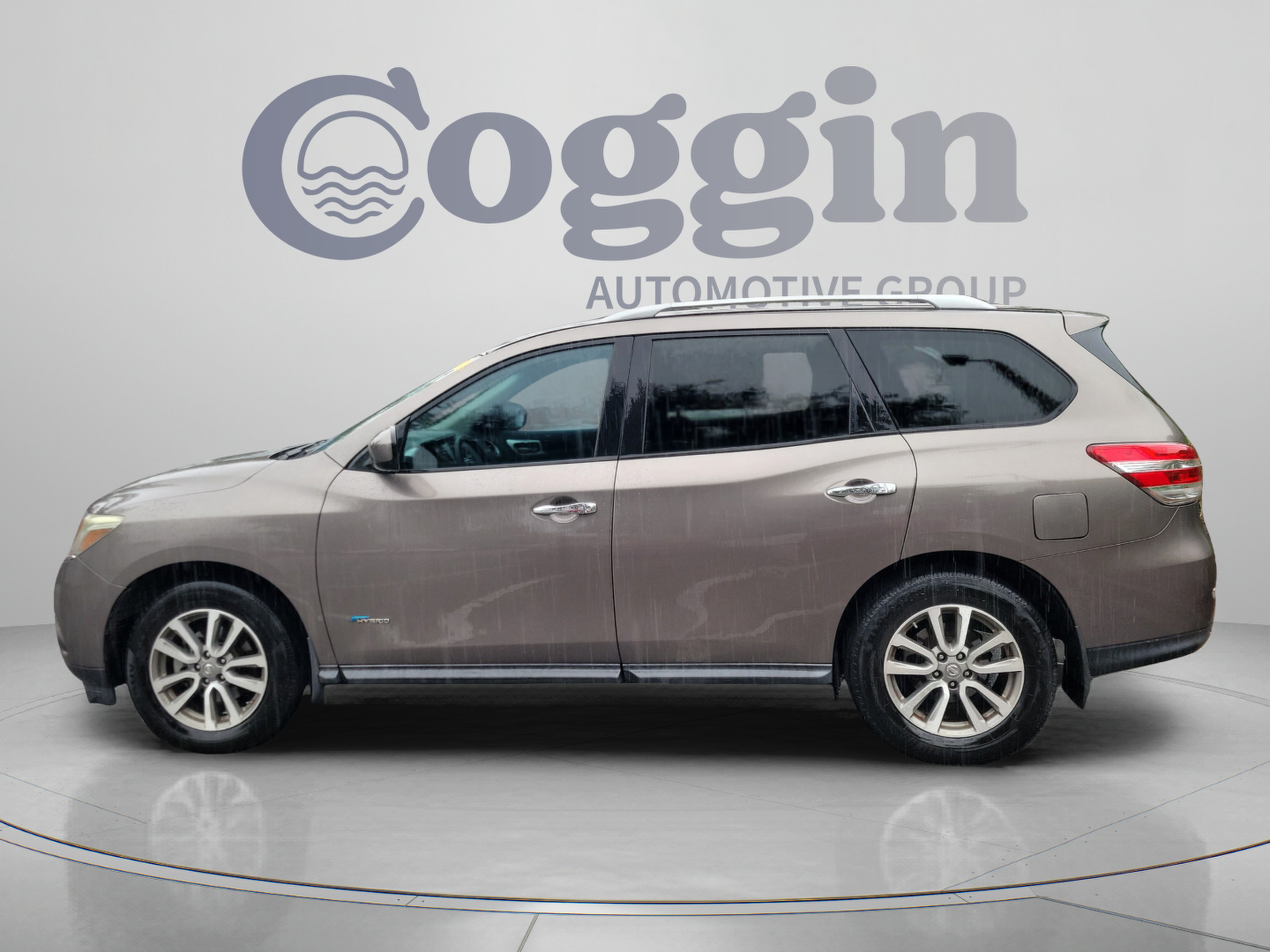 Used 2014 Nissan Pathfinder SV AWD/4WD image 2