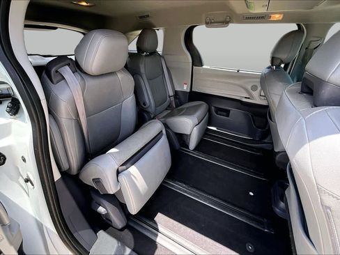 Used 2021 Toyota Sienna Limited FWD image 20