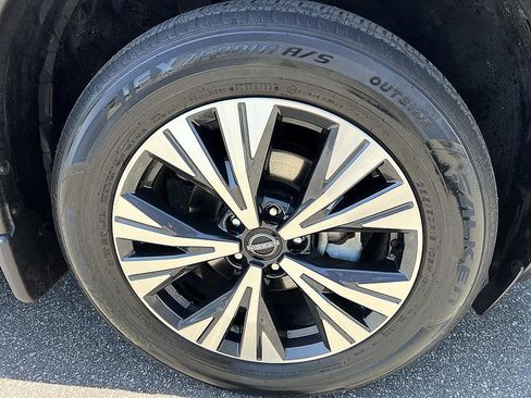 Certified 2023 Nissan Rogue SV w/ SV Premium B Package FWD image 12