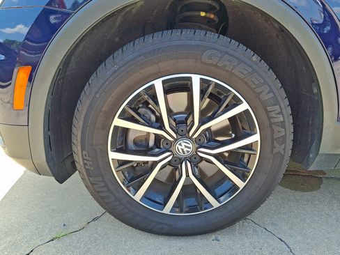 Used 2021 Volkswagen Tiguan SE w/ Panoramic Sunroof Package AWD/4WD image 28