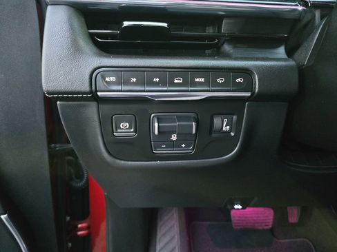 Used 2021 Cadillac Escalade Sport w/ Driver Assist Tech Package image 22