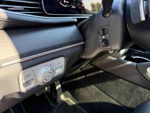 Used 2025 Mercedes-Benz GLS 450 4MATIC image 24