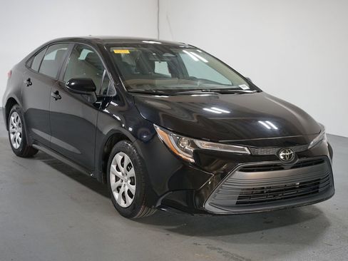 Certified 2024 Toyota Corolla LE image 3