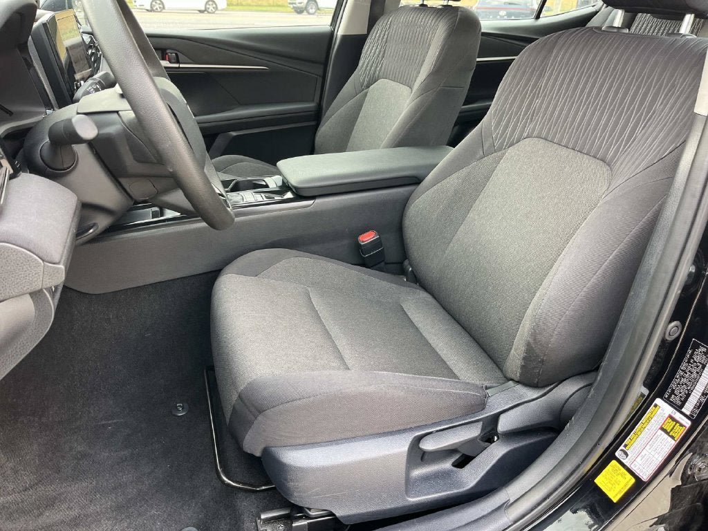Used 2025 Toyota Camry LE FWD image 26
