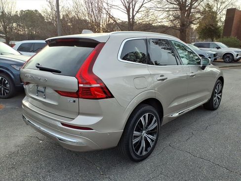 Used 2023 Volvo XC60 B5 Plus w/ Climate Package image 3