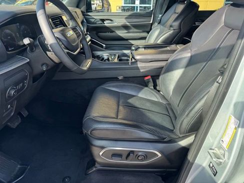 Used 2024 Jeep Wagoneer Series II w/ Flexible Seating Group image 19